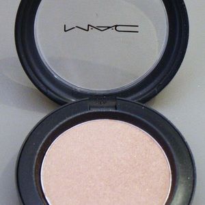 MAC Blush ‘HONOUR’